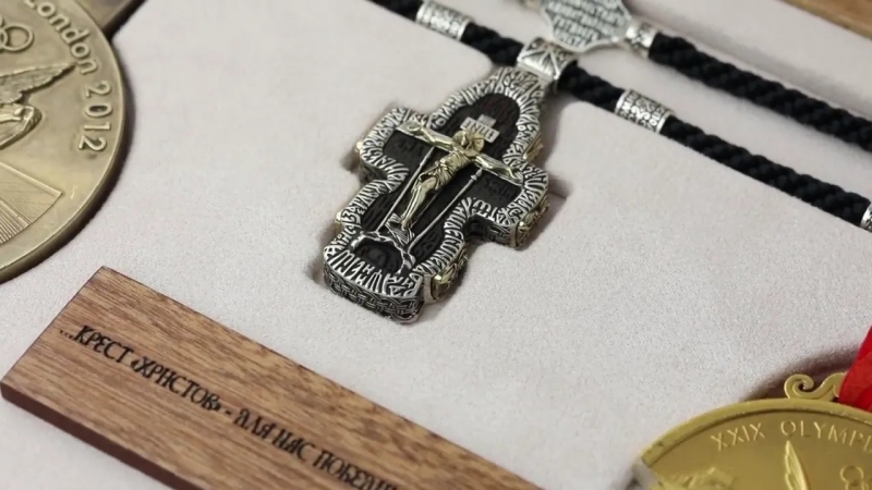 Допомогли в Росії: Ломаченко переплавив свої золоті олімпійські медалі заради батька