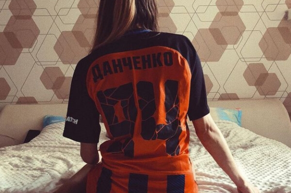 В ужасной аварии на въезде в Одессу погибла жена известного футболиста (видео)