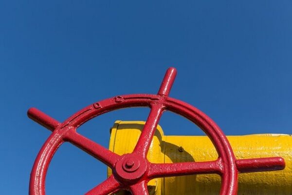 Россия втрое урезала прокачку газа через украинскую "трубу" в Словакию
Россия втрое урезала прокачку газа через украинскую "трубу" в Словакию