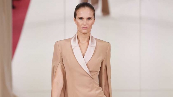 Алла Костромичева вышла на подиум Alexis Mabille в Париже