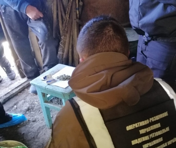 У жителя Бессарабии обнаружили бидон с каннабисом