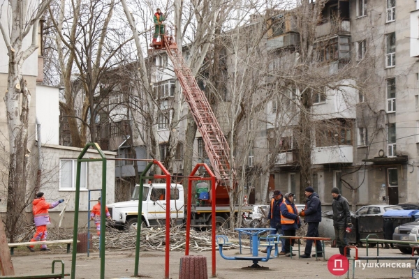 Коммунальные службы начали генеральную уборку и инвентаризацию дворов Одессы: зачем это нужно. Фото