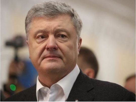 «Шептуни» радили не повертатись: Порошенко за кордоном записав відео для Зеленського
