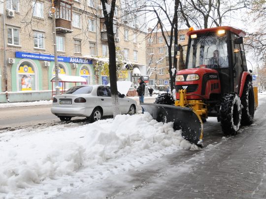 Заборона на в'їзд та сильні опади: на Київ насувається снігопад