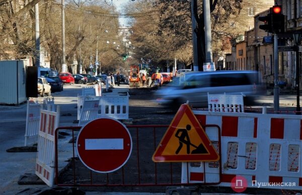 Затянувшиеся раскопки на Осипова: улицу уже асфальтирует, совсем скоро она &laquo;поедет&raquo;. Фото
