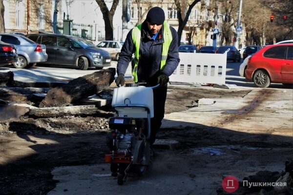 Затянувшиеся раскопки на Осипова: улицу уже асфальтирует, совсем скоро она &laquo;поедет&raquo;. Фото