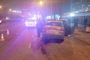 В Одессе водитель сбил 12-летнюю девочку и врезался в припаркованные авто