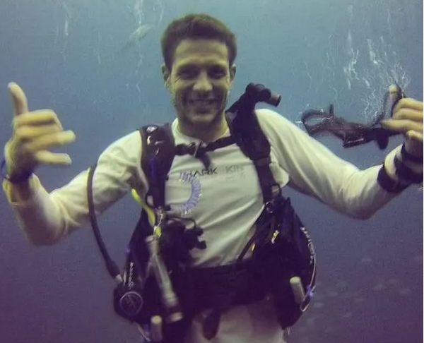Акула на очах у пляжників на смерть роздерла чоловіка, який готувався до благодійного запливу
