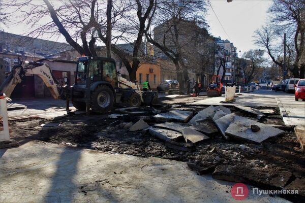 Затянувшиеся раскопки на Осипова: улицу уже асфальтирует, совсем скоро она &laquo;поедет&raquo;. Фото