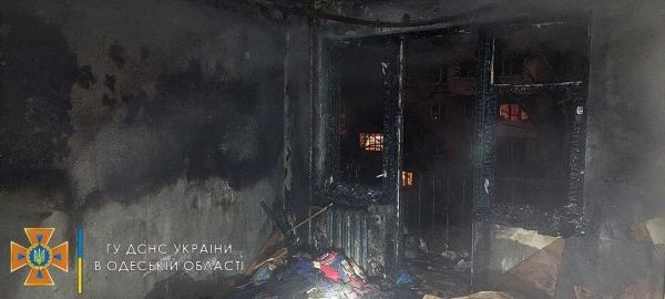 Ночью на Филатова произошел пожар в 5-этажке: сгорела квартира и балконы. Фото