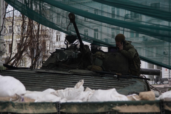 Боевая сталь на страже Одессы: военные сделали необычный фоторепортаж из центральной части города