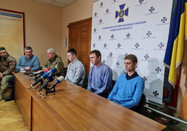 В Одессе прошел брифинг с пленными российскими военными (видео)