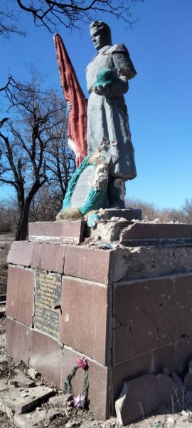 Російські окупанти продовжують нівечити пам’ятники Другої світової війни на Донеччині