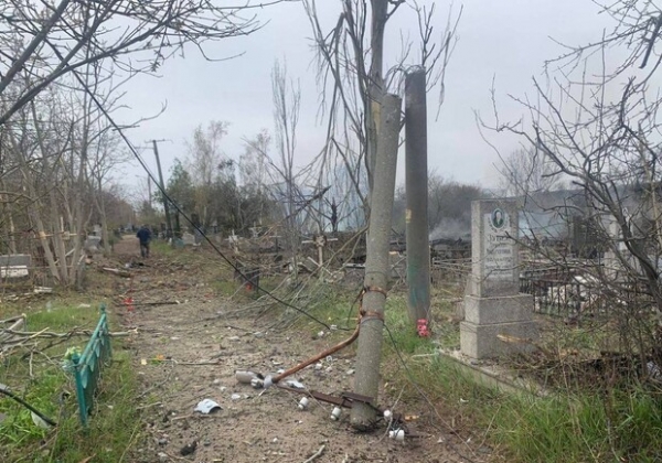 Оккупанты обстреляли кладбище в Одессе: пострадало более 1000 квадратных метров территории 