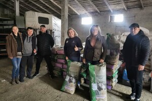 Корм для лошадей, скорые помощи и продукты: в Одессу привезли гуманитарку из Европы