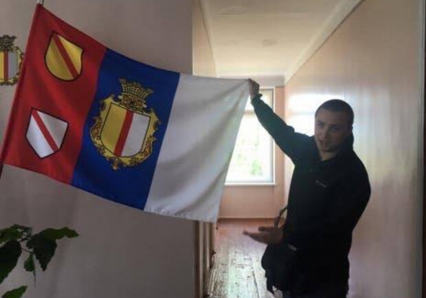 В селе под Одессой изменят цвета флага чтобы они не были похожи на российские