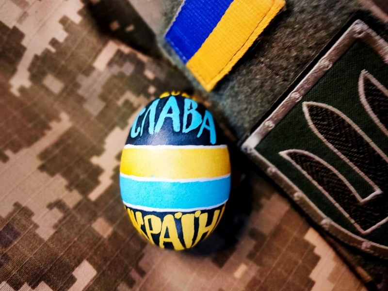 «Які часи, такі й писанки»: українська майстриня розписує обереги на честь ЗСУ