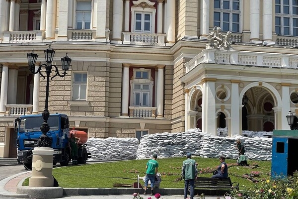 Освободили проход к Оперному, но Приморский еще закрыт: где теперь можно гулять в центре Одессы