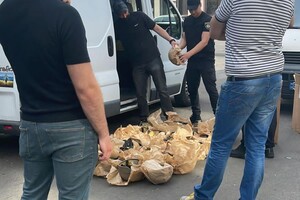 В одесском фонде цинично продавали гуманитарную помощь для ВСУ: кого задержали