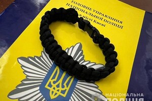 10-летняя девочка из Одессы плетет тактические браслеты для защитников Украины