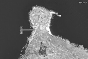 Последствия нового удара ВСУ по позициям РФ на Змеином сняли со спутника