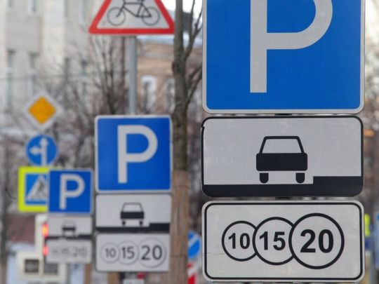 У Києві частково повернули плату за паркування: коли можна не платити і як уникнути евакуації авто