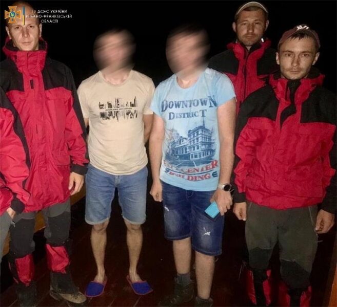 Гори помилок не&nbsp;пробачають: один турист помер при сходженні на&nbsp;Говерлу та&nbsp;ще&nbsp;двоє загубилися у&nbsp;Карпатах (фото)