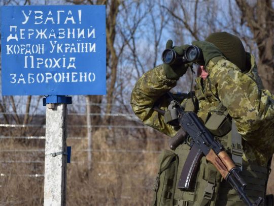 Вимагав 10 тисяч за виїзд з України: у Вінницькій області затримано прикордонника-хабарника