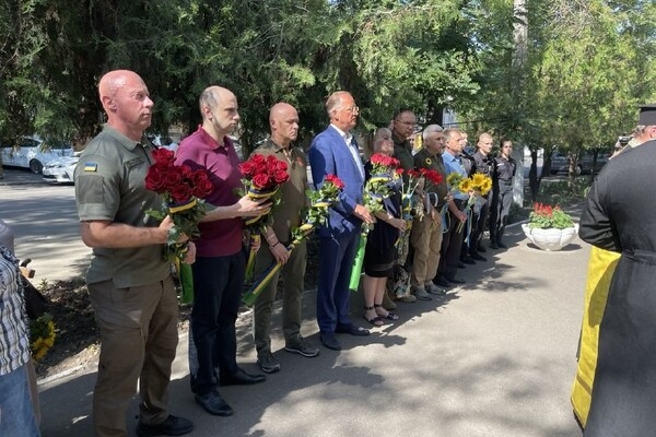 В Одессе возложили цветы к стене памяти погибших за Украину