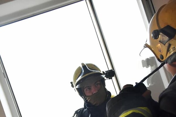 В жилмассиве "Радужный" тушили пожар в многоэтажке 