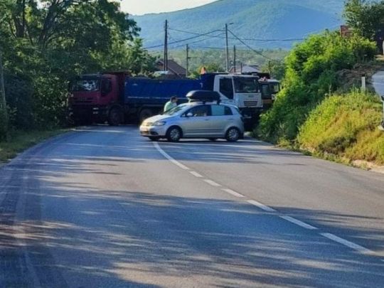 Різка ескалація у Косові: на кордоні з Сербією гримлять постріли, лунає повітряна тривога