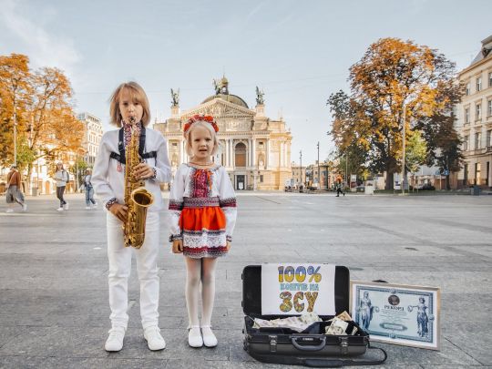 Таку країну неможливо перемогти: 5-річна дівчинка стала рекордсменкою, зібравши для потреб ЗСУ понад 35 тисяч грн