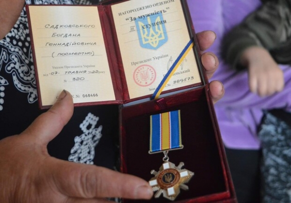 Семье погибшего 20-летнего военного из Одесской области вручили его посмертную награду "За мужество"