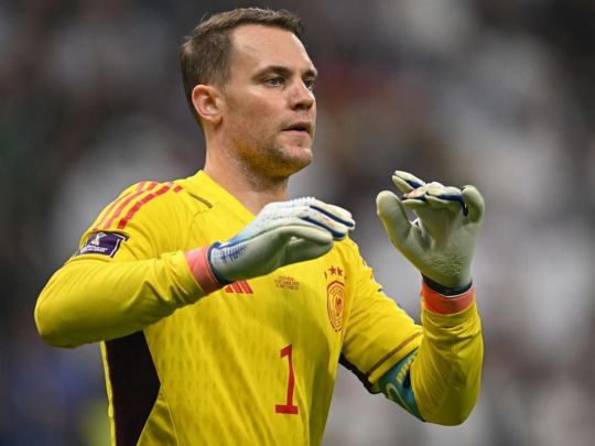 Легендарний воротар Мануель Нойєр потрапив до лікарні під час відпустки (фото)