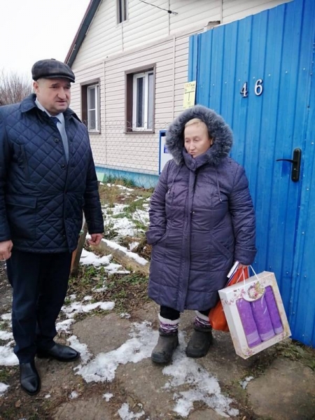 За загиблого сина — торт: у росії вручили подарунки родичам рашистів