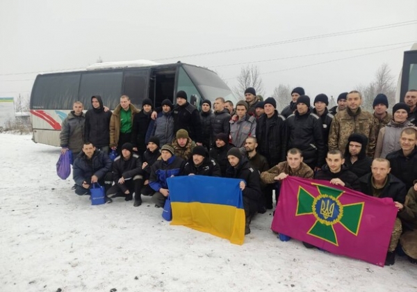 Украина вернула 116 военных и гражданских, попавших в плен РФ