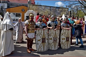 Легионеры и суд над Христом: в Одессе состоялась пасхальная реконструкция