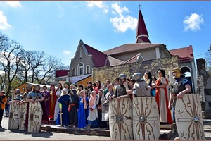 Легионеры и суд над Христом: в Одессе состоялась пасхальная реконструкция