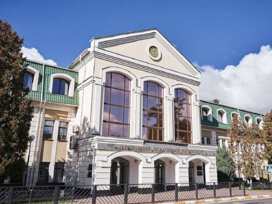 «Буду обов'язково розмовляти російською»: у виші під Києвом розгорівся мовний скандал через відмову викладача читати лекції українською