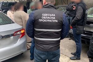 Депутата Одесского облсовета и его жену задержали за мошенничество с землей у моря