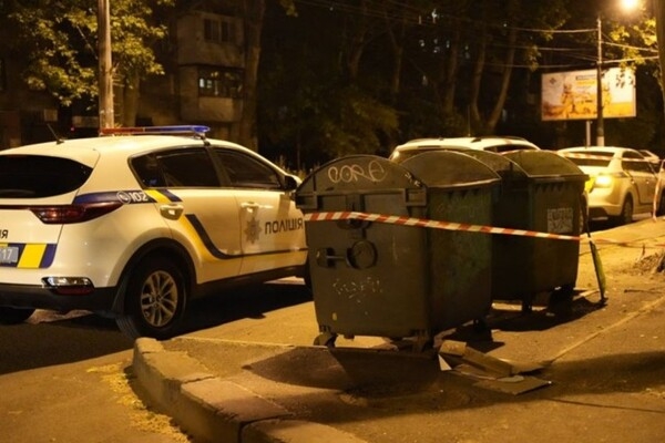 Расчленил и разбросал части тела в мусорных баках: в Одессе задержали подозреваемого в убийстве матери