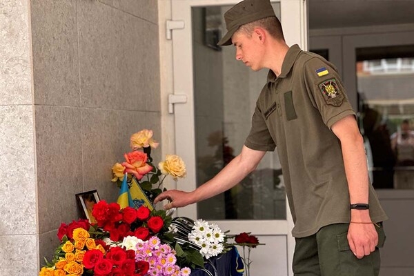 В Одесской области открыли мемориальную доску погибшему защитнику Мариуполя
