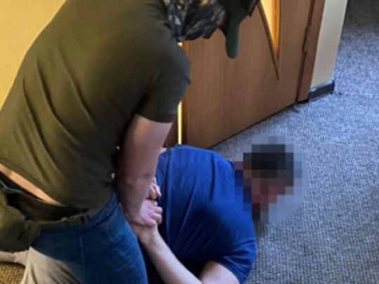 Керівництво Бердянської колонії тортурами вибивало гроші із ув'язнених, — ДБР (фото, відео)