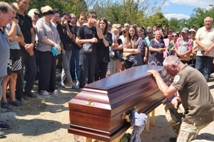 Погиб в Донецкой области: в Одесской области простились с бойцом морской пехоты