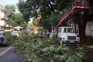 В Одессе из-за непогоды затопило Пересыпский район: пришлось спасать людей