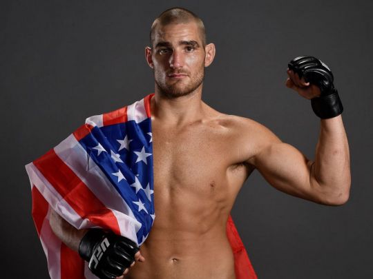Боєць із США побив скандального росіянина у головному поєдинку UFC: відео видовищного нокауту