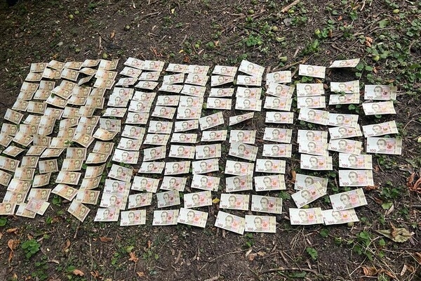 Одессит сговорился с должностными лицами ТЦК и "отмазывал" мужчин за 8000 долларов