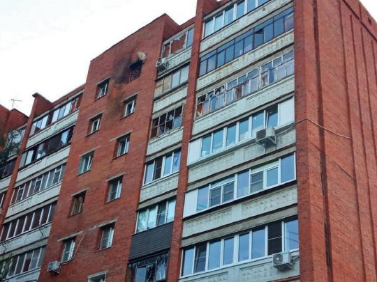 «Бавовна» у Курську: безпілотник, що падав, пошкодив багатоповерхівку (фото)