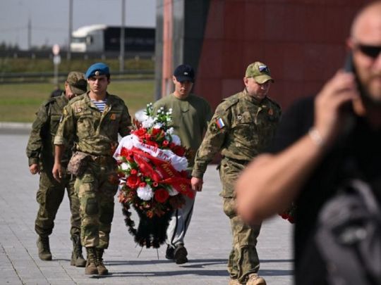 Вхід на цвинтар охороняли з антидроновими рушницями: під москвою поховали соратника пригожина уткіна (фото, відео)