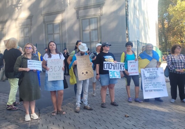 Одесситы снова вышли на пикет против неуместных во время войны тендеров